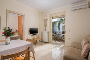 Holiday apartment, lovely balcony, walk to the sea